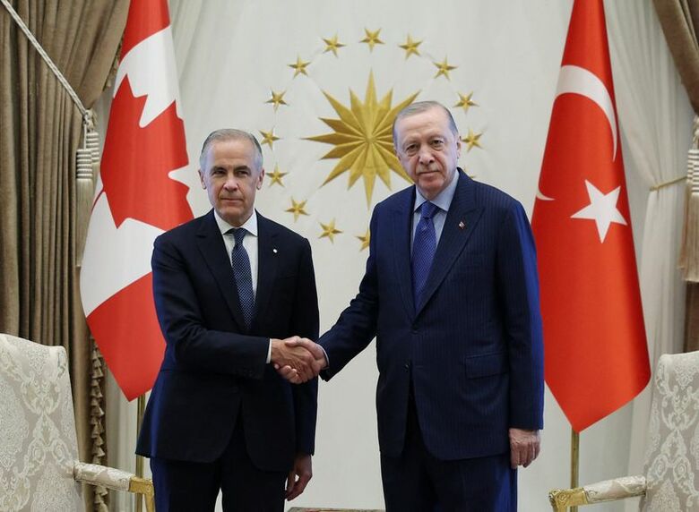 写真はトルコのエルドアン大統領とカナダのカーニー首相。7日、トルコの首都アンカラで撮影。 Murat Kula/Turkish Presidential Press Office/Handout via REUTERS