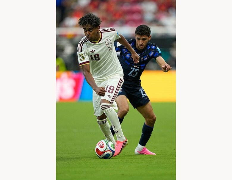 【SPAIN vs. URUGUAY】　7月13日に19歳になるスペインの「神童」ラミン・ヤマル。ウルグアイに勝利したスペインはグループ首位通過を決めた（6月26日）　AP／Aflo