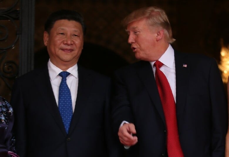 ７月６日、７日開幕するＧ２０サミットでは、北朝鮮問題が主要議題となる。大陸間弾道ミサイル（ＩＣＢＭ）を「レッドライン」としてきた米国が、対北朝鮮で頼みとする中国との首脳会談で連携強化を打ち出せるかが焦点だ。写真左は中国の習近平国家主席、右は米国のトランプ大統領。米フロリダ州で４月撮影（２０１７年　ロイター/Carlos Barria）