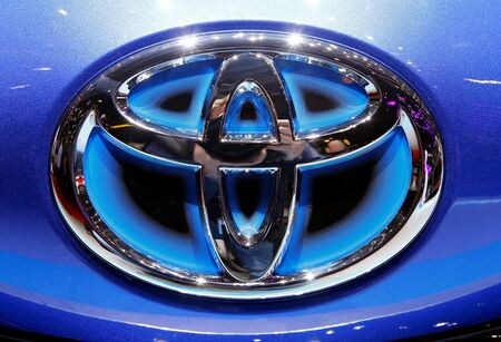 　２月６日、トヨタ自動車のディディエ・ルロワ副社長は、英政府が２０３５年にこれまでは対象外としていたハイブリッド車（ＨＶ）の新車販売も禁止する政策を表明したことについて、「世界中のメーカーや英国の顧客にとって大きな問題になる」と指摘し、英政府と今後６カ月かけて協議していくことを明らかにした。２０１９年４―１２月期決算会見で述べた。写真はジュネーブで２０１７年３月撮影（２０２０年　ロイター／Arnd Wiegmann）