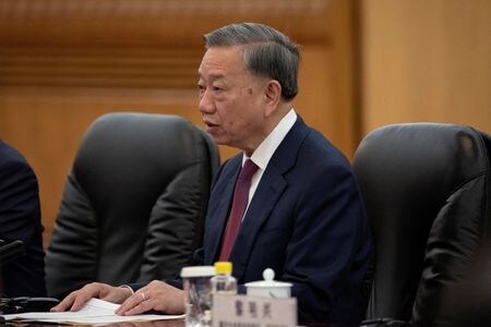 ベトナム国会のブイ・バン・クオン事務局長は２６日、１０月の定例会で新たな国家主席を選出すると表明した。写真は北京を訪問するトー・ラム国家主席。８月１９日撮影（２０２４年　ロイター）