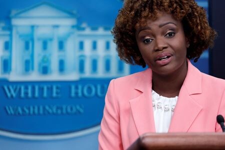米ホワイトハウスのジャンピエール報道官は１日、ファースト・リパブリック銀行を巡り米規制当局が取った断固とした措置は預金者を保護し、銀行システムの安定を確保に寄与すると述べた。２０２２年９月撮影（２０２３年　ロイター/Jonathan Ernst）