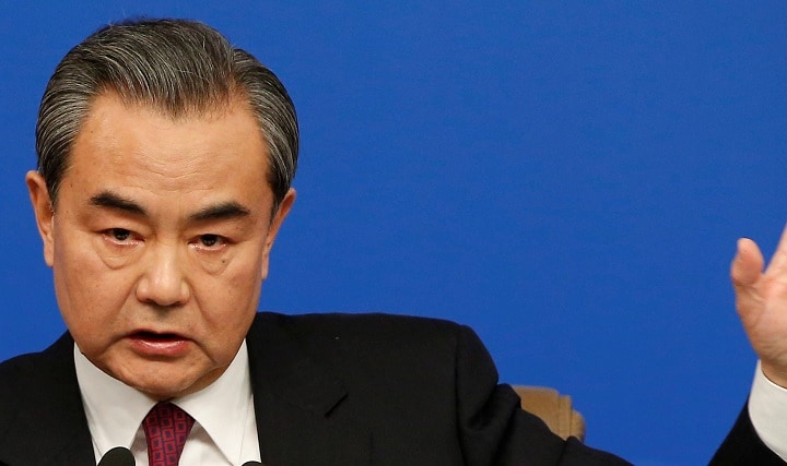 記者会見で「日本は“心の病”を治せ」と日本の歴史認識を批難する王毅外相  Tyrone Siu-REUTERS