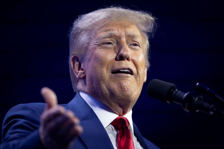 多くの容疑で刑事被告人となっているトランプだが共和党支持者の過半の支持を得ている Marco Bello-REUTERS