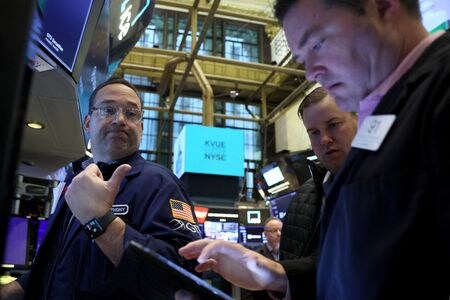 米国株式市場は大幅続伸。主要株価３指数は軒並み約２％上昇した。５月撮影（２０２３年　ロイター/Brendan McDermid）