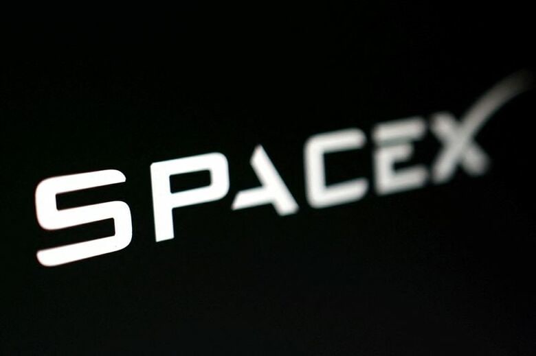 米スペースＸのロゴ。５日撮影。REUTERS/Dado Ruvic