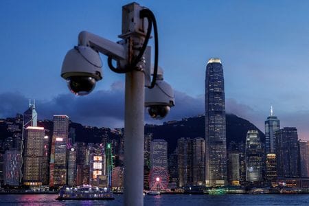 　香港金融管理局（ＨＫＭＡ、中央銀行に相当）は２０日、政策金利の基準金利を４．７５％に据え置いた。写真は香港の金融街。２０２４年７月撮影（２０２５年　ロイター/Tyrone Siu）