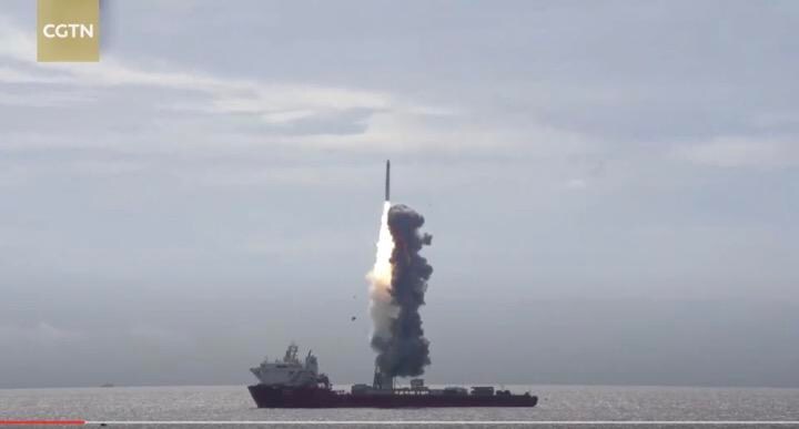 中国は１５日、黄海海上の発射台から初のロケット商業打ち上げを実施し、衛星９基を軌道に乗せることに成功した。CGTN / YouTube