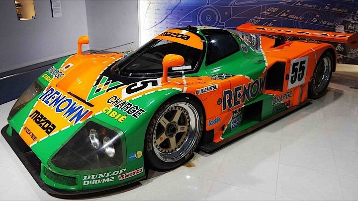 マツダのレーシングカー「マツダ787B」。マツダは世界最高峰の耐久レース「ル・マン24時間レース」にロータリーエンジンで過去13回挑戦。1991年にこのマシンで初の総合優勝を果たした（東洋経済オンライン編集部撮影）
