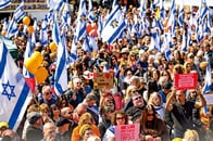 「守ってやれなくてごめん」ハマスに拉致された母子3人、葬儀に涙する夫の言葉