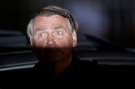 上半身裸に短パン、ボルソナロ大統領の挑発ダンス動画が話題に