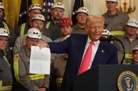 トランプ政権、石炭再興に9兆円超の投資計画を発表──環境団体は「逆行」と反発