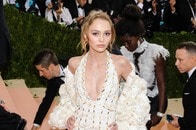 【写真】リリー＝ローズ・デップの「ボディポジティブ」