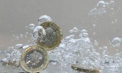 英30年債、発行利回り約5.8％と98年以来の高水準　財政圧迫浮き彫り