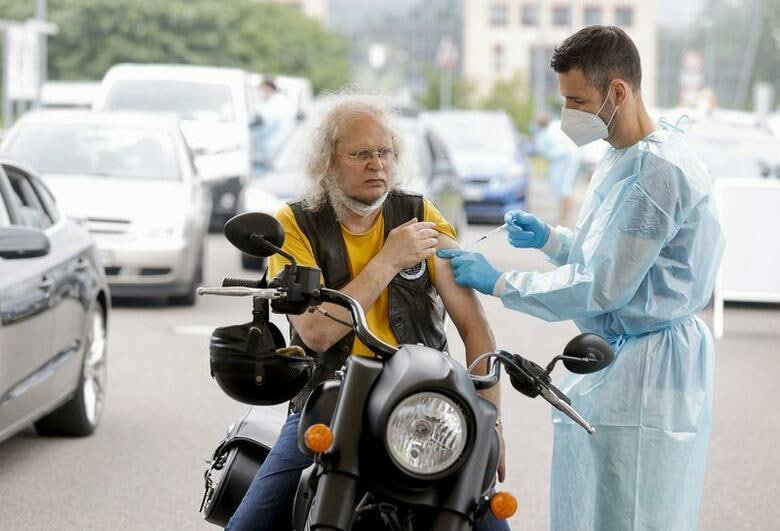 ドイツとフランスは9月から新型コロナウイルスワクチンの追加接種（ブースター接種）を実施する。写真は7月17日、ベルリンで撮影（2021年　ロイター／Axel Schmidt）