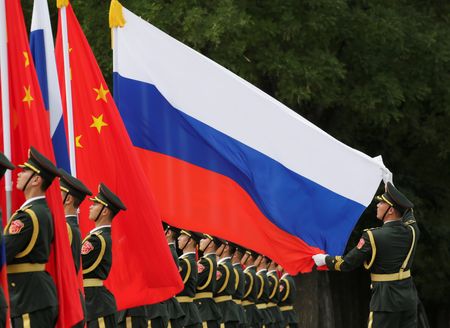 中国外務省は１８日、同省の高官がロシアの駐中国大使と１７日に会談し、両国関係について意見を交換したとの声明を発表した。写真は２０１８年６月、北京の人民大会堂で撮影（２０２２年　ロイター/Jason Lee）