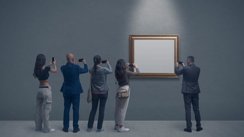 博物館に来ても、ついSNS映えばかり意識してしまう／shutterstock
