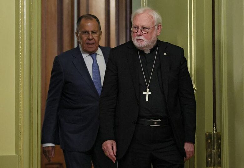 ロシアのラブロフ外相と会談したバチカン（ローマ教皇庁）のギャラガー外務局長（外相、大司教）。2026年8月25日、モスクワで代表撮影。 REUTERS/Ramil Sitdikov/Pool