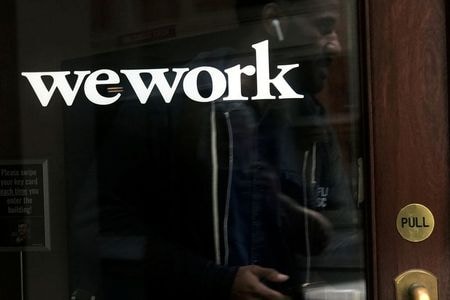 　ソフトバンクグループが出資する米シェアオフィス大手ウィーワークは５月２０日、第１・四半期決算の純損失が２０億６０００万ドルに達したと発表した。２０１９年１０月、ニューヨークで撮影（２０２１年　ロイター/Carlo Allegri）