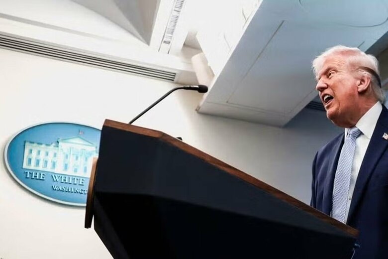 トランプ米大統領は６日、イランに対する軍事攻撃を巡り、北大西洋条約機構（ＮＡＴＯ）加盟国のほか、日本、韓国、オーストラリアが米国を支援していないとして改めて非難した。写真は４月６日、ホワイトハウスで記者会見するトランプ米大統領（２０２６年　ロイター／Evelyn Hockstein）