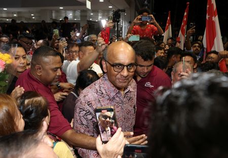 シンガポールで１日行われた大統領選挙は、与党・人民行動党（ＰＡＰ）出身のターマン・シャンムガラトナム元副首相が他の２候補に圧勝した。写真は９月１日、シンガポールで撮影（２０２３年　ロイター/Edgar Su）