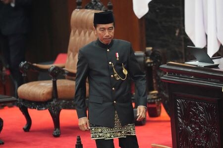 　８月１９日、１０月に退任するインドネシアのジョコ大統領は内閣改造を行ったと発表した。新任の閣僚は次期大統領のプラボウォ国防相に近い人物が大半を占めた。１６日代表撮影（２０２４年　ロイター）