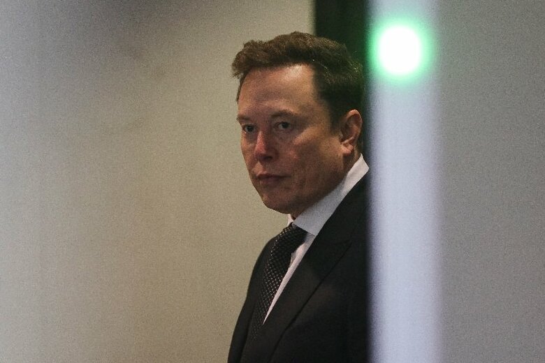 写真は米実業家イーロン・マスク氏。カリフォルニア州オークランドの連邦裁判所で４月撮影。REUTERS/Manuel Orbegozo