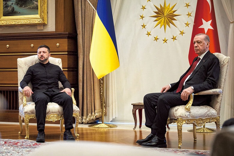 トルコで待ちぼうけに遭ったエルドアン（右）とゼレンスキー両大統領　UKRAINE PRESIDENTIAL PRESS OFFICE HANDOUTｰEYEPRESSｰREUTERS