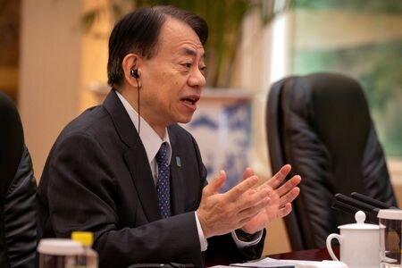 　元財務官で国際通貨研究所理事長の浅川雅嗣氏は、第二次世界大戦以降続く米ドルを基軸とする国際通貨体制について、今後も「変わることはない」との見方を示した。北京で２０２３年７月、代表撮影（２０２５年　ロイター）