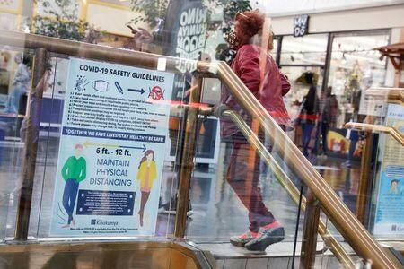 米カリフォルニア州のニューソム知事は７日、新型コロナウイルス感染拡大抑制に向け、州のほぼ全域で 一段と厳しい外出制限措置を導入した。サンフランシスコで６日撮影（２０２０年　ロイター/STEPHEN LAM）