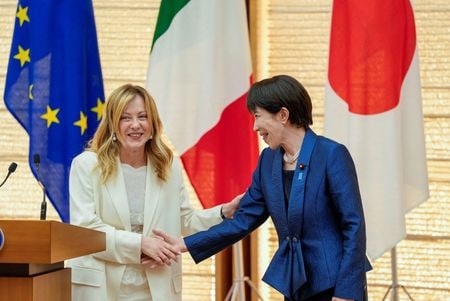 イタリアのメローニ首相（左）と高市首相。1月16日、首相官邸で撮影。