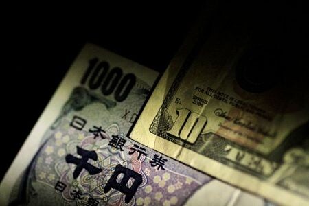 　１１月１１日、午後３時のドル／円は、前日のＮＹ市場終盤（１１３．９０／９２円）からほぼ同水準の１１３．９３円付近で推移している。２０１７年撮影（２０２１年　ロイター／Thomas White/Illustration）