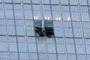 CITICタワーの壁面に残された小型機衝突の痕跡（6月26日）　AP/AFLO