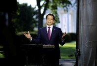 トランプ政権の新広報部長スカラムチ、身内を激しく批判　確執表面化