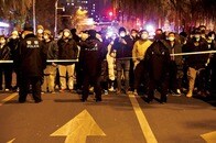 穏やかな中国語で抗議しても、革命は起きない──問われる中国抗議デモの「質」