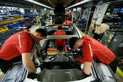 独主要シンクタンク、成長率予想引き上げ　26年1.3％