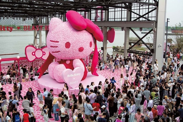 上海のイベントに出現した巨大ハローキティ