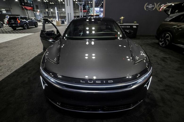 4月1日、ニューヨーク国際自動車ショーで展示された、ルーシッド・エア・グランドツーリング電気自動車。 REUTERS/Jeenah Moon