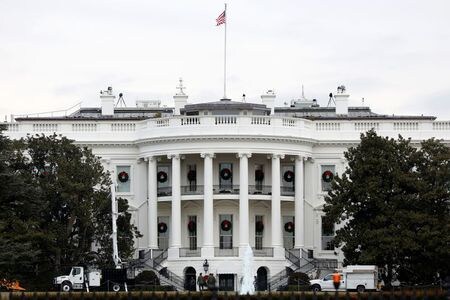 　６日、ホワイトハウスは、米議会に対し、来週下院司法委員会で予定されているトランプ米大統領に対する弾劾公聴会への参加を拒否すると通知した。写真はホワイトハウス。２０１７年１２月撮影（２０１９年　ロイター/Joshua Roberts）