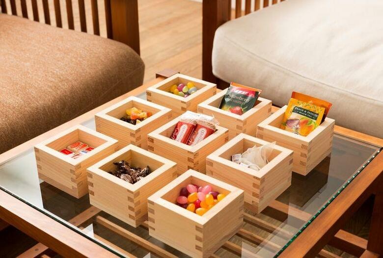 「枡」の生産・販売を行う大橋量器は、新型コロナウイルスの感染拡大で３─５月の売り上げが前年比で半減、クラウドファンディングを利用して資金を調達した。写真は大橋量器の枡（２０２０年　ロイター／大橋量器提供）