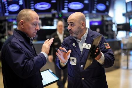 最近の米株式市場の動向は、堅調な経済成長持続が見込まれる、いわゆる「無着陸（ノーランディング）」の経済シナリオを織り込み始めていることを示唆している。２月撮影（２０２４年　ロイター/Brendan McDermid）