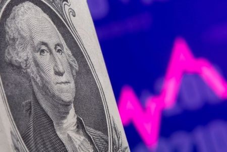 　１１月２３日、ドルはアジア時間に対円で４年半ぶりの高値を付けた。バイデン米大統領がパウエル連邦準備理事会（ＦＲＢ）議長の再任を決めたことを受け、来年に米国の金利が引き上げられ、日本との金利差が広がるとの見方が強まった。５月撮影（２０２１年　ロイター／Dado Ruvic）