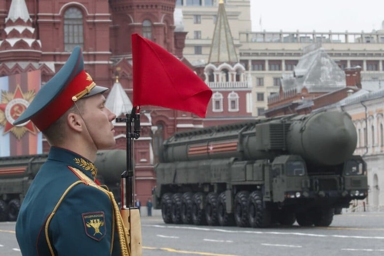 ロシアの軍事パレードに登場した地上発射型大陸間弾道ミサイル（ICBM）「RS-24 ヤルス」（2019年5月）　Maxim Shemetov-Reuters