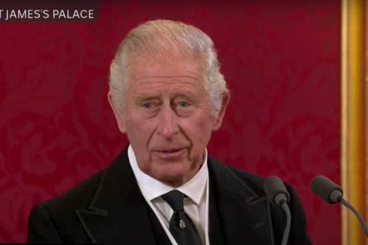 即位式で新君主を正式に宣言した英国王チャールズ3世　YouTube/ABC News