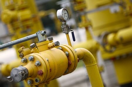 　７月１３日、ロシア外務省は欧州への天然ガス供給について、現在の契約が２０２４年に終了した後も欧州諸国の需要があり、ウクライナの輸送システムが機能する限りは同国経由で送り続けることを検討する方針を示した。ＲＩＡノーボスチ通信が伝えた。写真はガス圧縮機。ワルシャワ郊外で４月撮影（２０２２年　ロイター/Kacper Pempel）