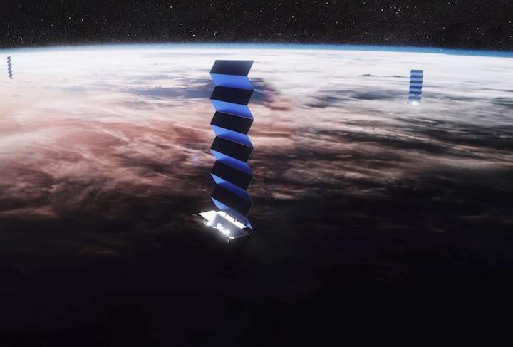 スターリンク衛星の太陽電池の展開イメージ　Credit: SPACEX