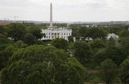 　１１月１０日、米大統領次席補佐官は「ＴＰＰ再交渉という選択肢はない」と言明した。写真はホワイトハウスなど。ワシントンで昨年５月撮影（２０１５年　ロイター／Jim Bourg）