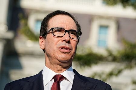 　１月１日、米ホワイトハウスは、ムニューシン財務長官が、スイスで今月開催される世界経済フォーラム年次総会（ダボス会議）に出席する米政府代表団を率いると発表した。ホワイトハウスで昨年９月撮影（２０２０年　ロイター/Sarah Silbiger）