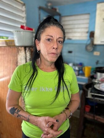 　１月２１日、トランプ米大統領が２０日、キューバに対する米政府のテロ支援国家指定を解除するとしたバイデン前大統領の決定を撤回する大統領令に署名した。写真はカレン・バスケスさん。キューバのハバナで撮影（２０２５　ロイター／Mario Fuentes）