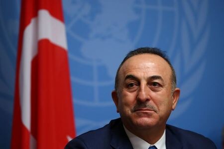 　１２月１１日、トルコのチャブシオール外相（写真）は、ロシア製ミサイル防衛システム「Ｓ４００」の購入を巡り、米国がトルコに制裁を科せば、トルコが報復すると表明した。写真はジュネーブで１０月撮影（２０１９年　ロイター／Denis Balibouse）